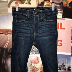 ✨ Dark Wash Hollister Jeans ✨